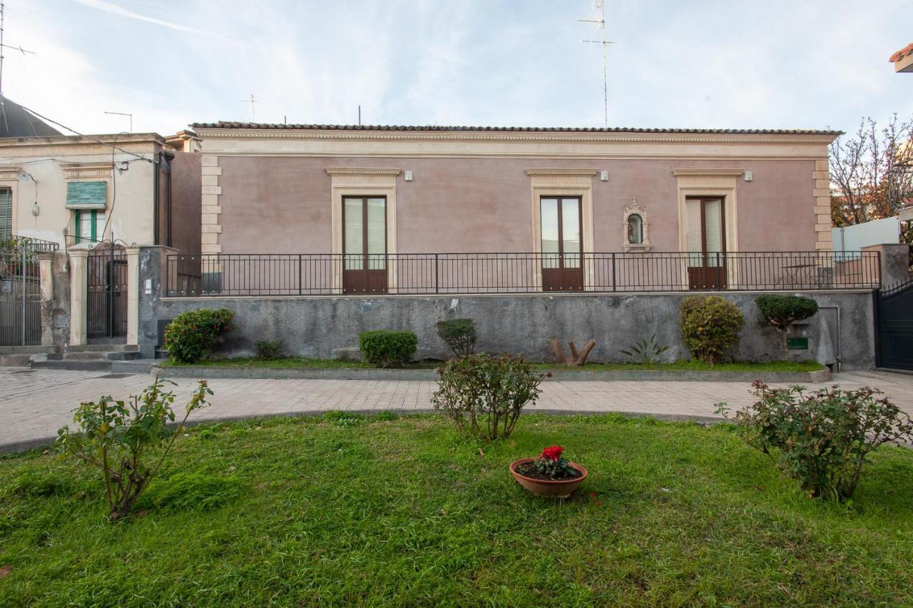 Aparthotel Mori Siciliani House Aci Castello Esterno foto